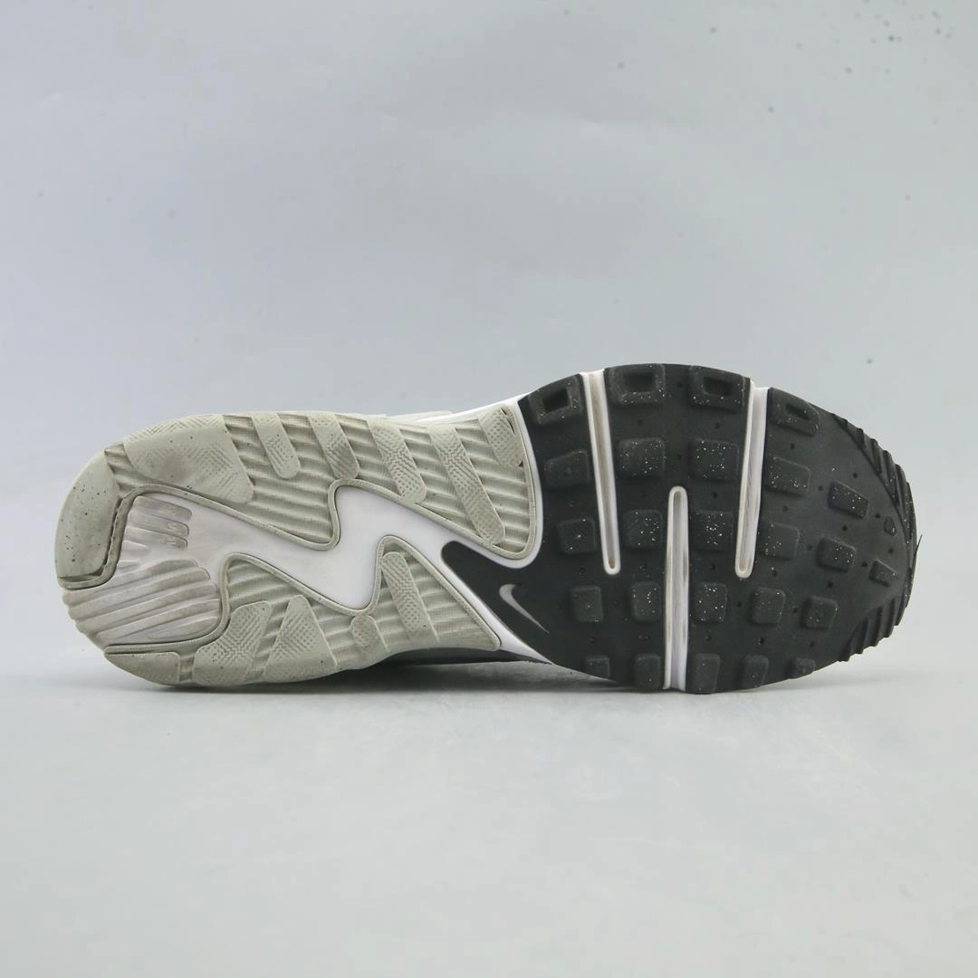 NIKE AIR MAX EXCEE classic Nike shoe photos