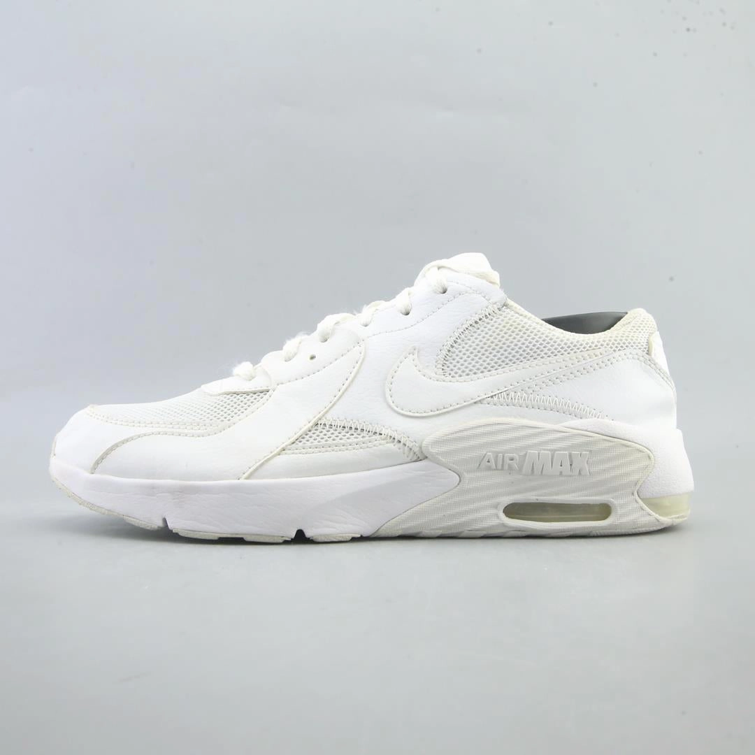 NIKE AIR MAX EXCEE Nike classic retro sneaker looks