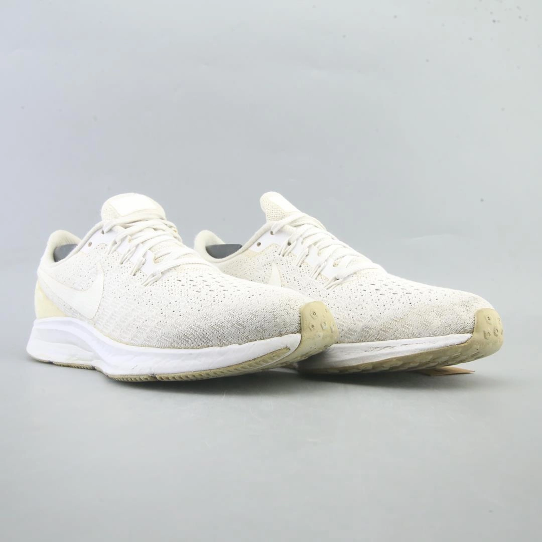 NIKE AIR ZOOM PEGASUS 35 sleek Nike sneaker angles