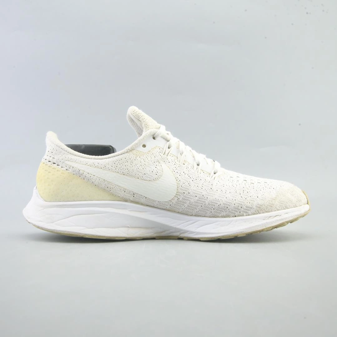 NIKE AIR ZOOM PEGASUS 35 sleek Nike sneaker angles