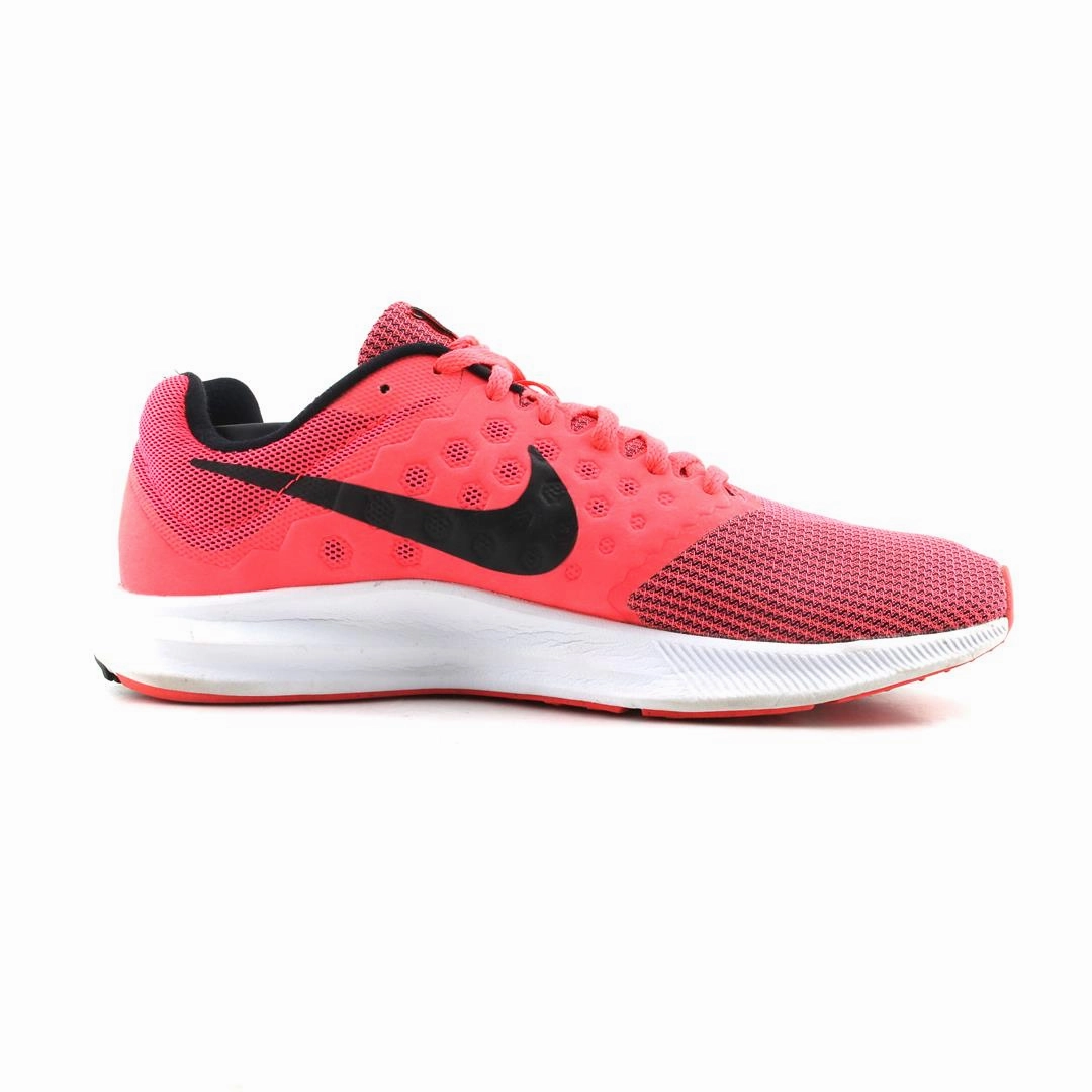 NIKE  DOWNSHIFTER 7 sleek Nike sneaker angles