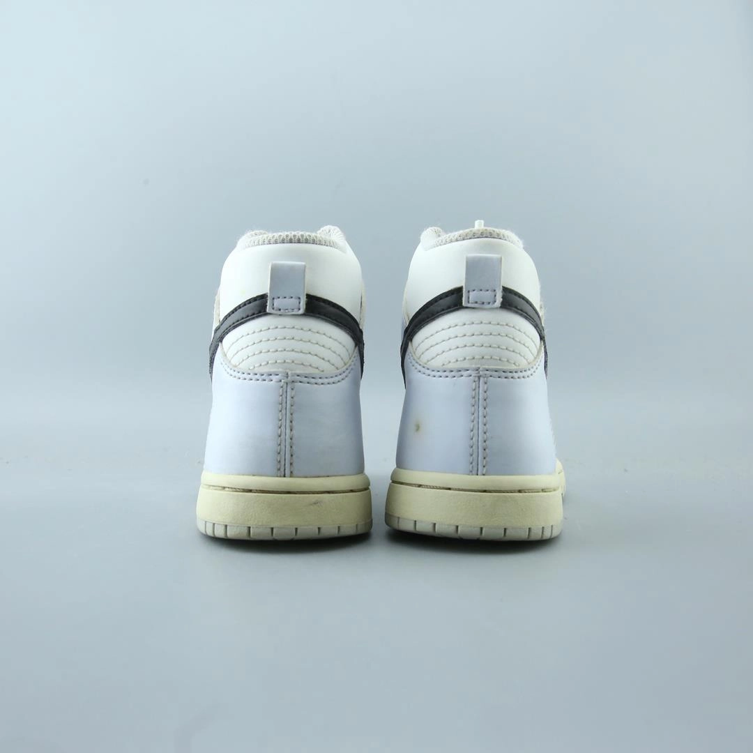 NIKE DUNK HIGH RETRO Nike running shoe close-ups