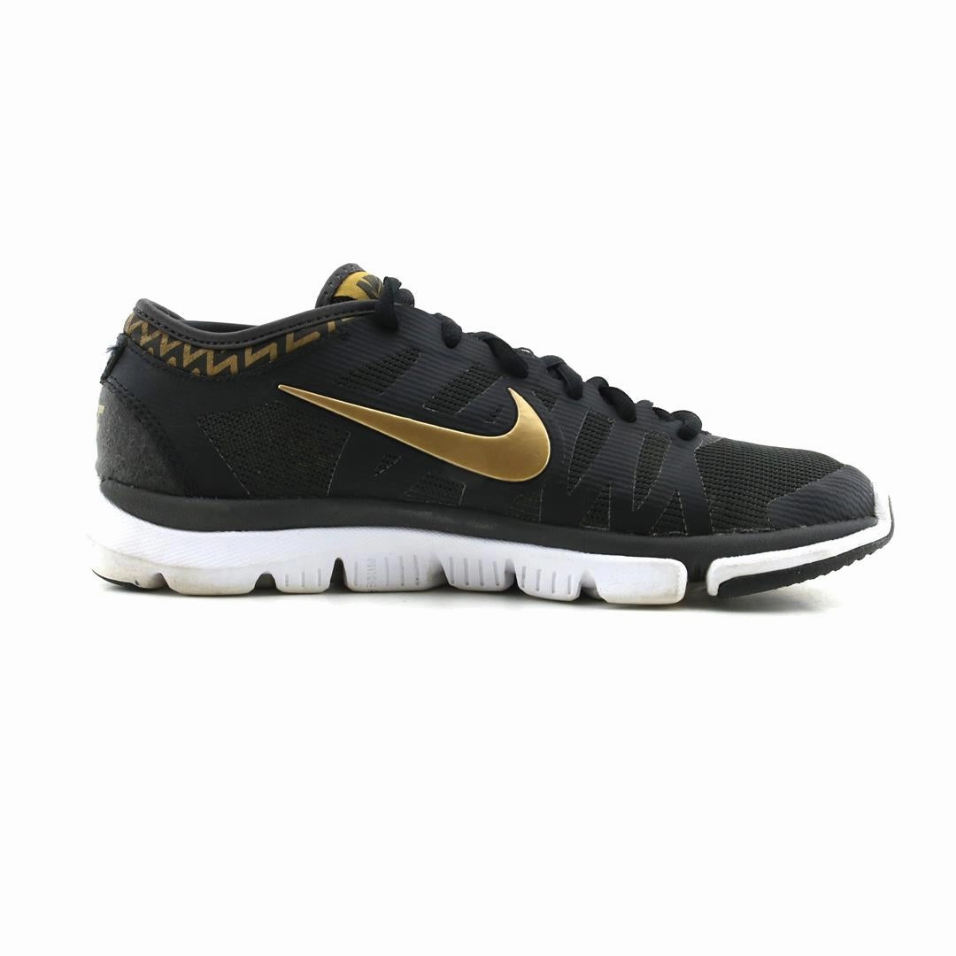 NIKE FLEX SUPREME TR3 sleek Nike sneaker angles