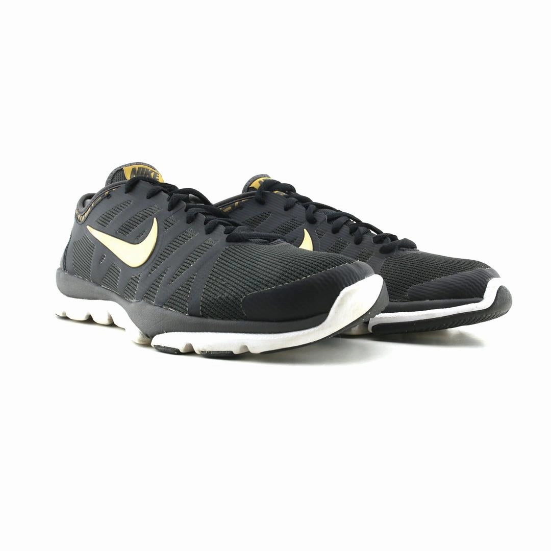 NIKE FLEX SUPREME TR3 sleek Nike sneaker angles