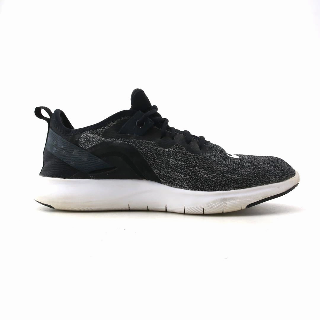 NIKE  FLEX TR 9 sleek Nike sneaker angles
