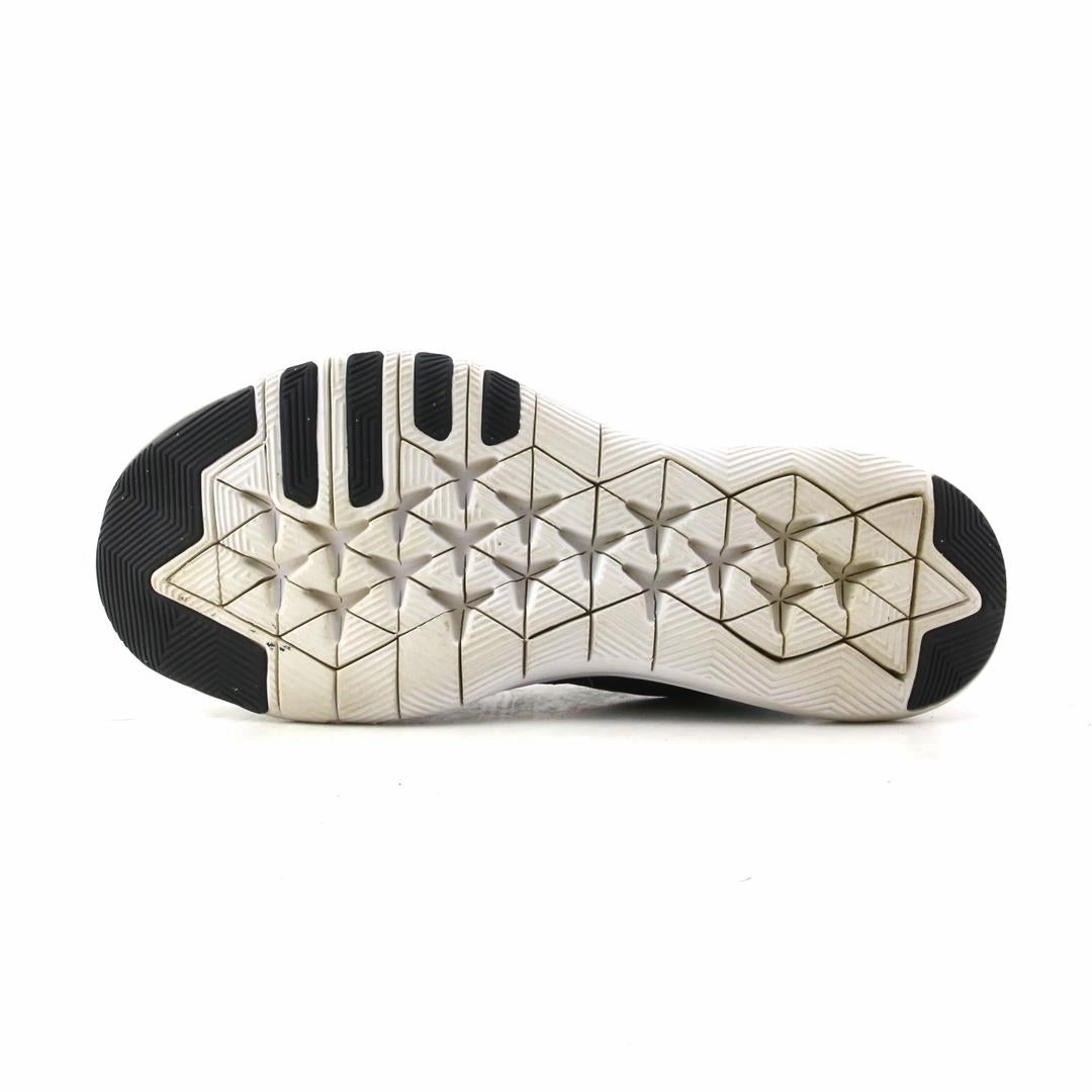 NIKE  FLEX TR 9 sleek Nike sneaker angles