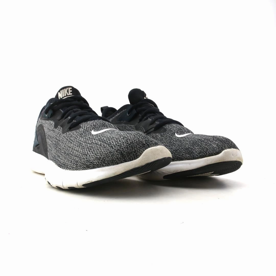NIKE  FLEX TR 9 sleek Nike sneaker angles