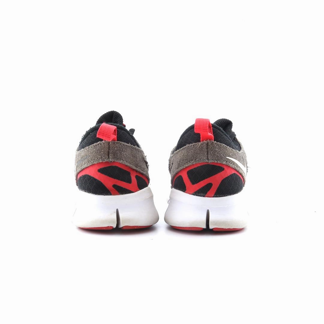 NIKE  FREE RUN 2 sleek Nike sneaker angles