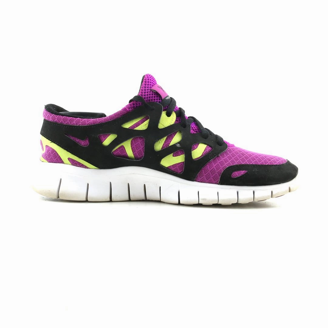 NIKE FREE RUN 2 sleek Nike sneaker angles