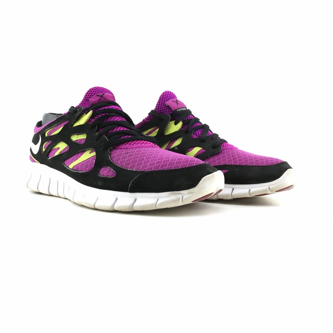 NIKE FREE RUN 2 sleek Nike sneaker angles