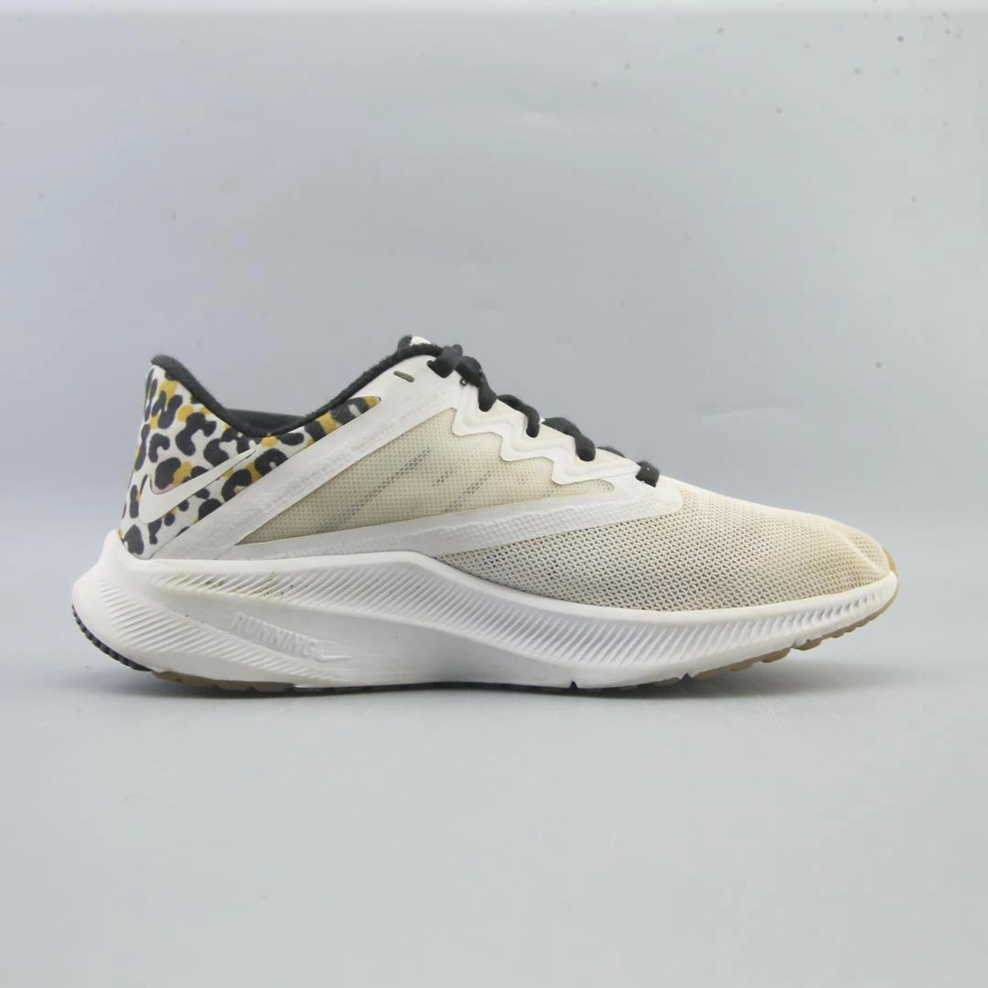 NIKE QUEST 3 sleek Nike sneaker angles