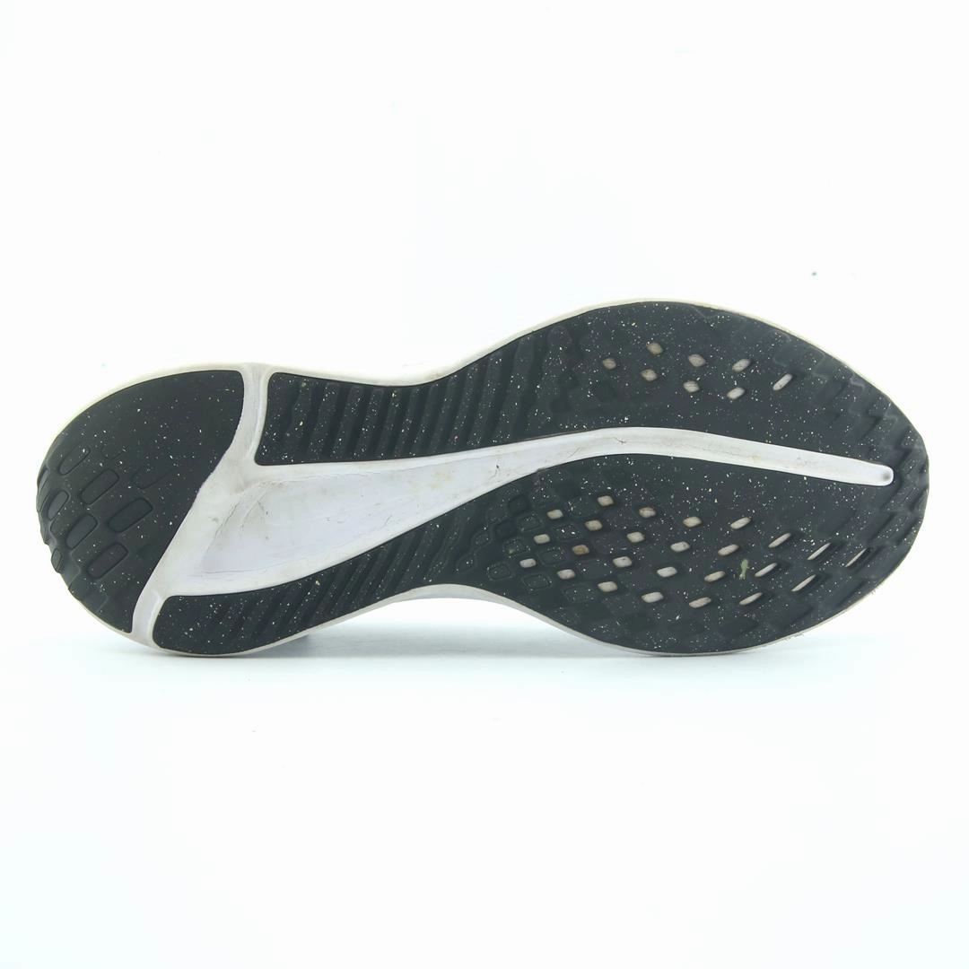 NIKE QUEST 5 Nike casual shoe imagery