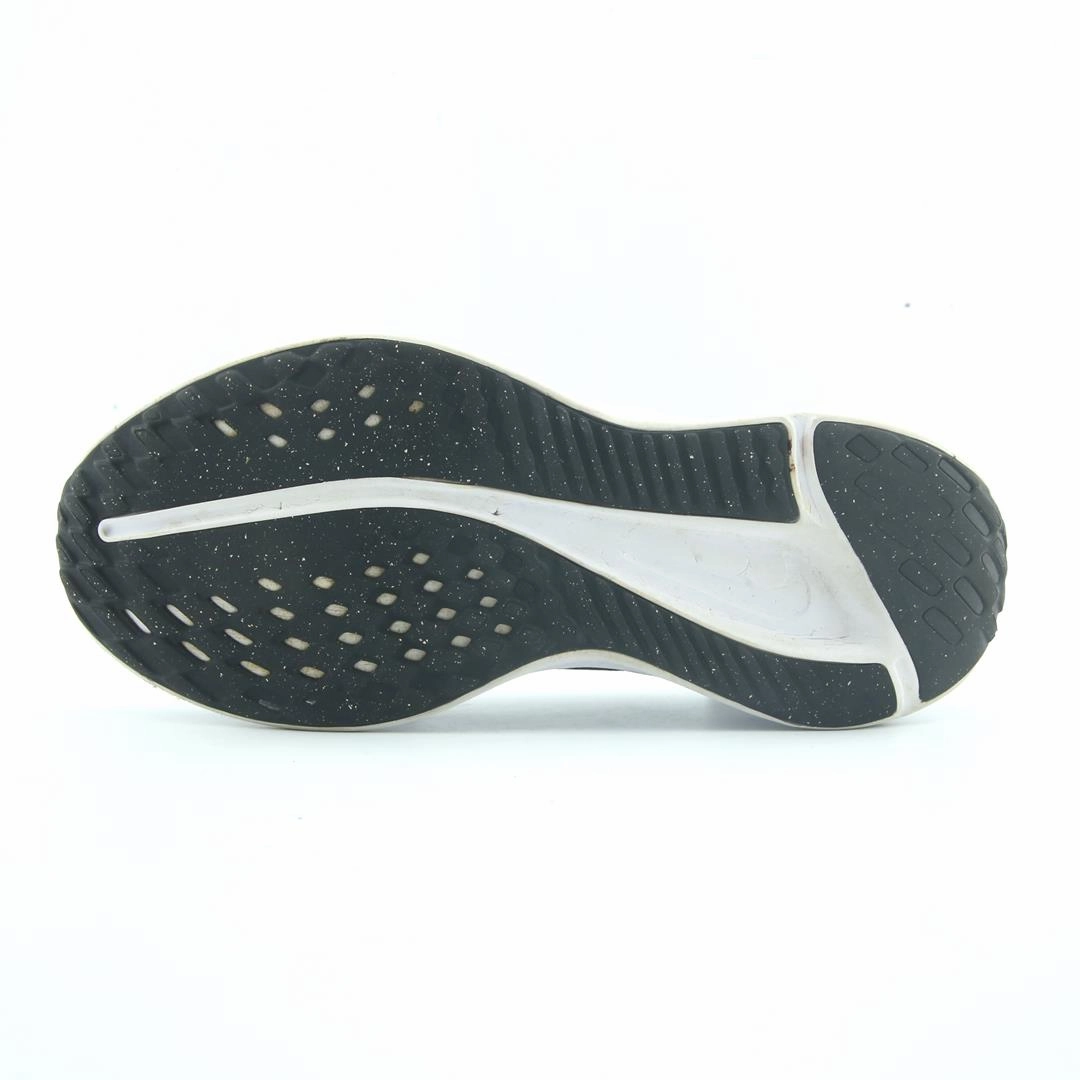 NIKE QUEST 5 Nike casual shoe imagery