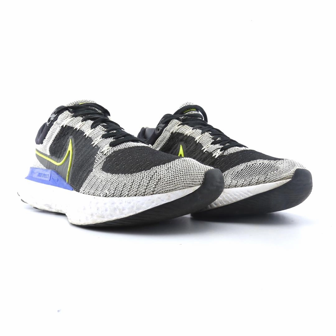 NIKE REACT INFINITY RUN FLYKNIT 2 Nike running shoe close-ups