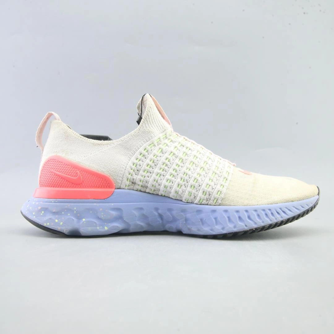 NIKE  REACT PHANTOM RUN FLYKNIT 2 classic Nike shoe photos