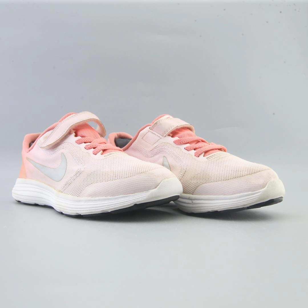 NIKE REVOLUTION 3 sleek Nike sneaker angles