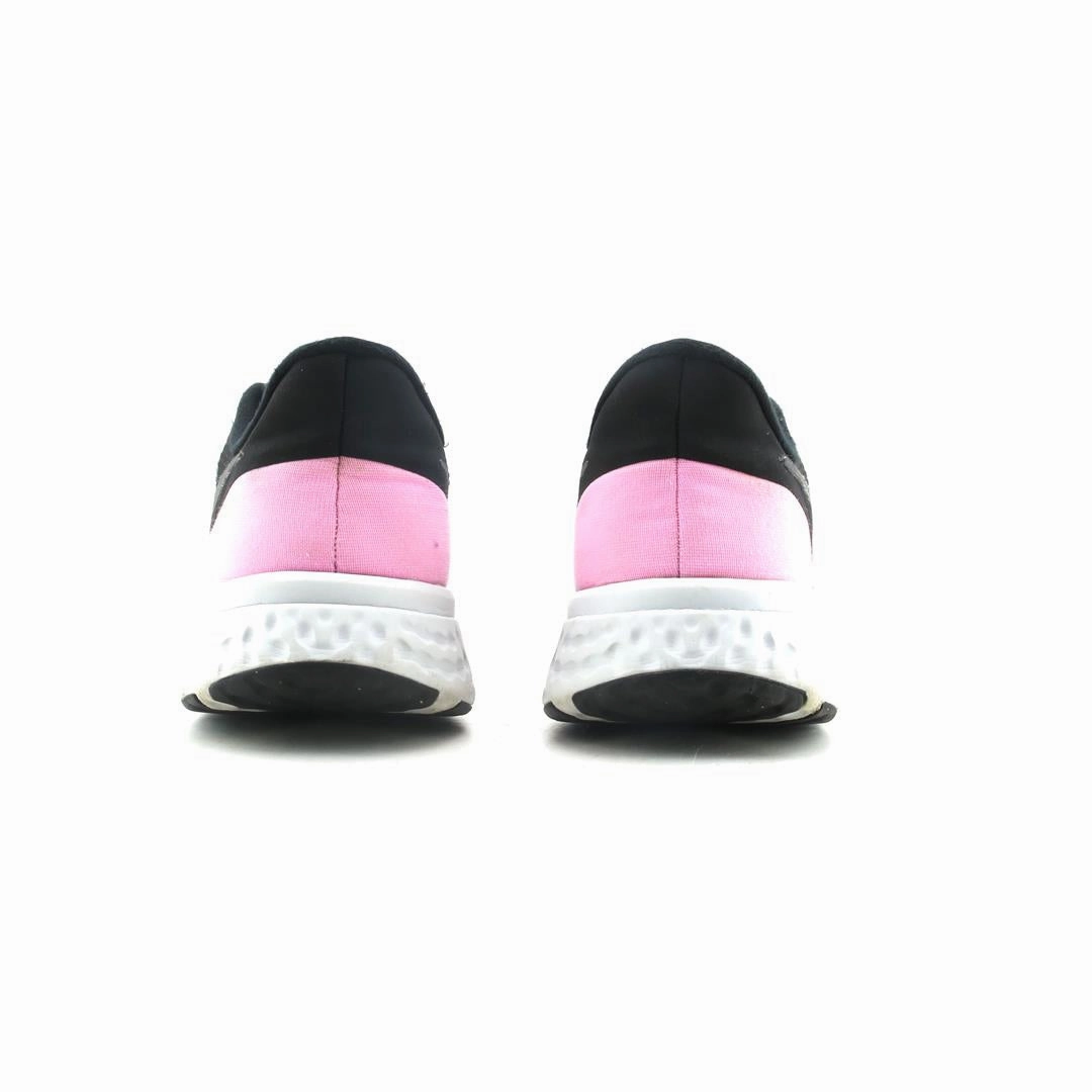 NIKE REVOLUTION 5 Nike performance shoe shots