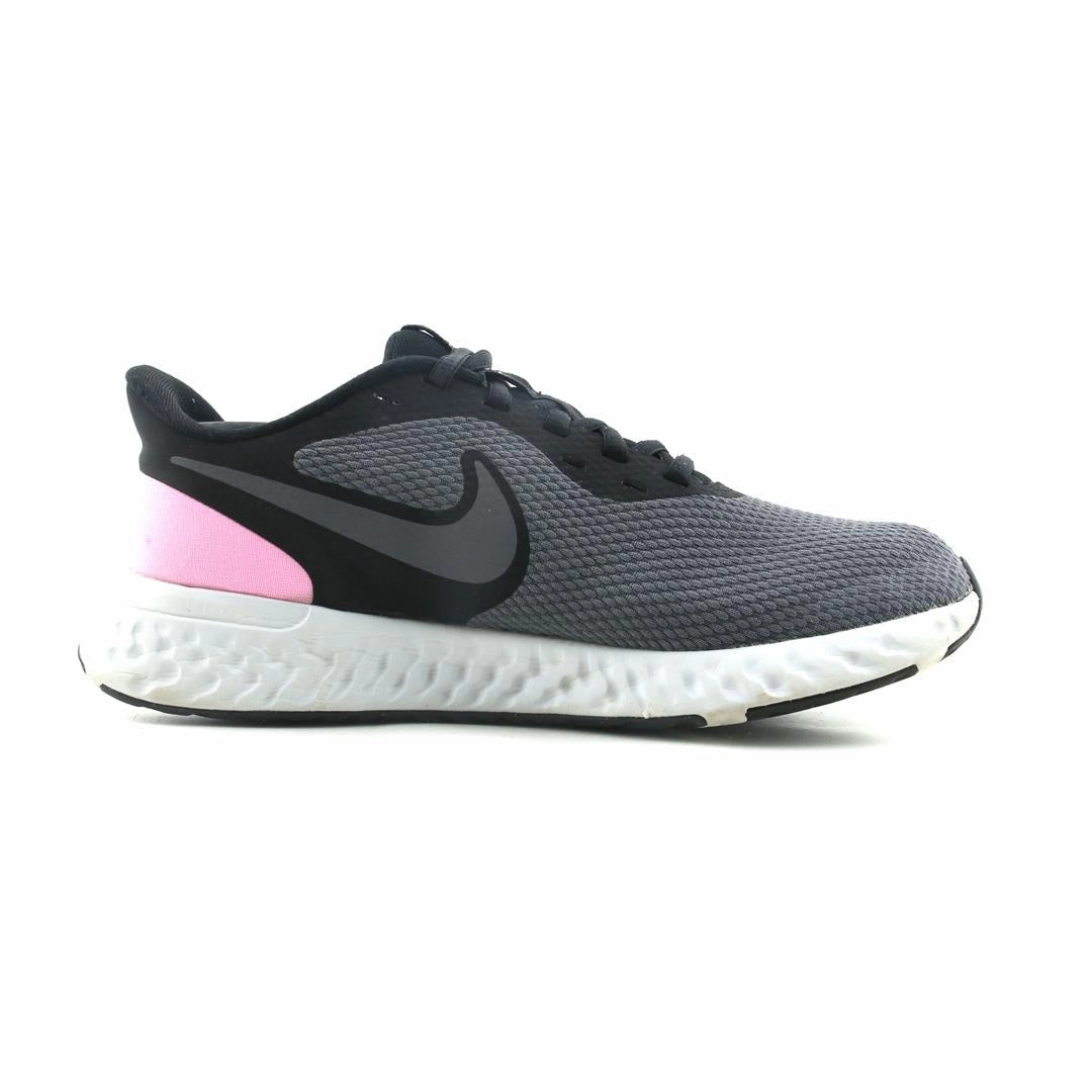 NIKE REVOLUTION 5 Nike performance shoe shots