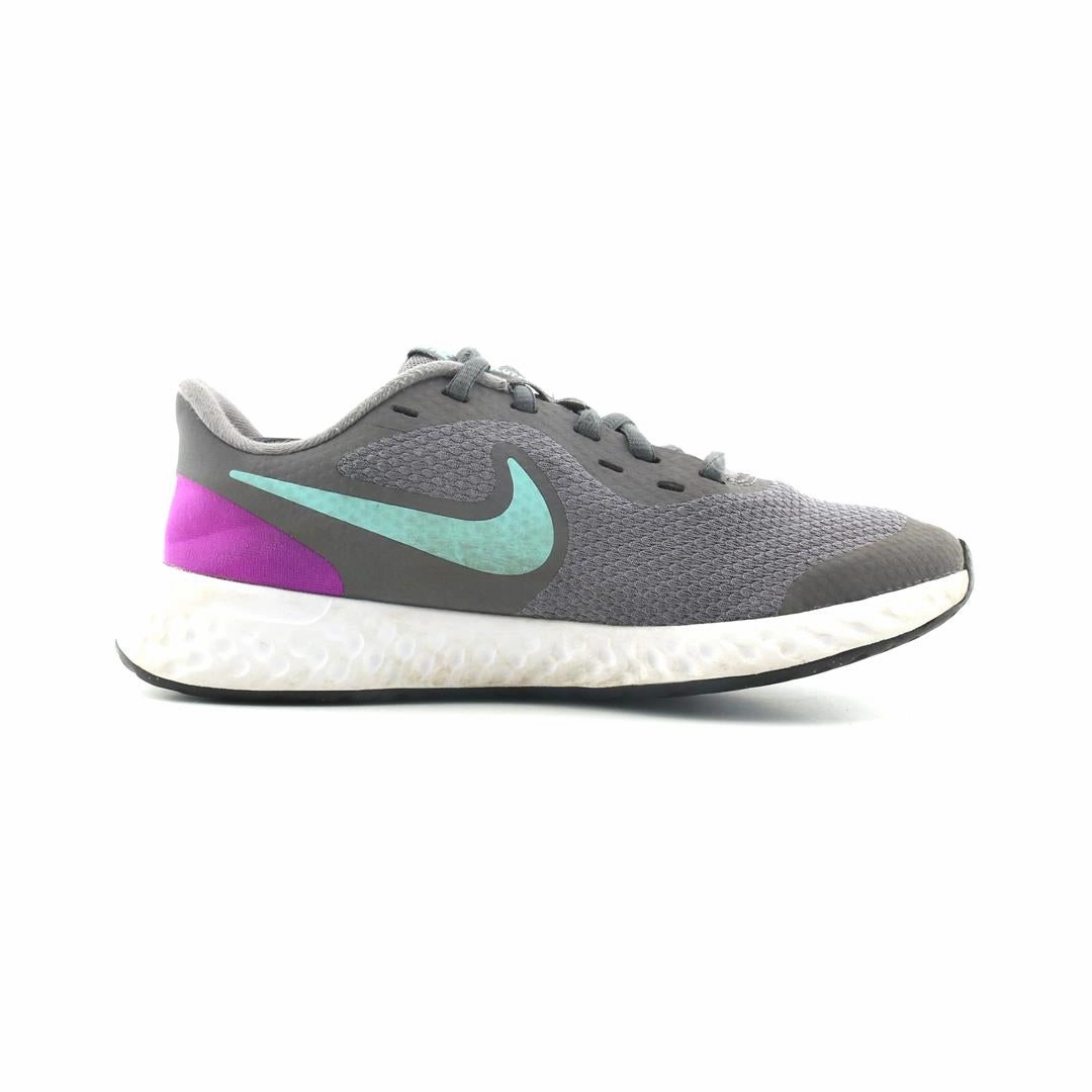 NIKE REVOLUTION 5 Nike performance shoe shots