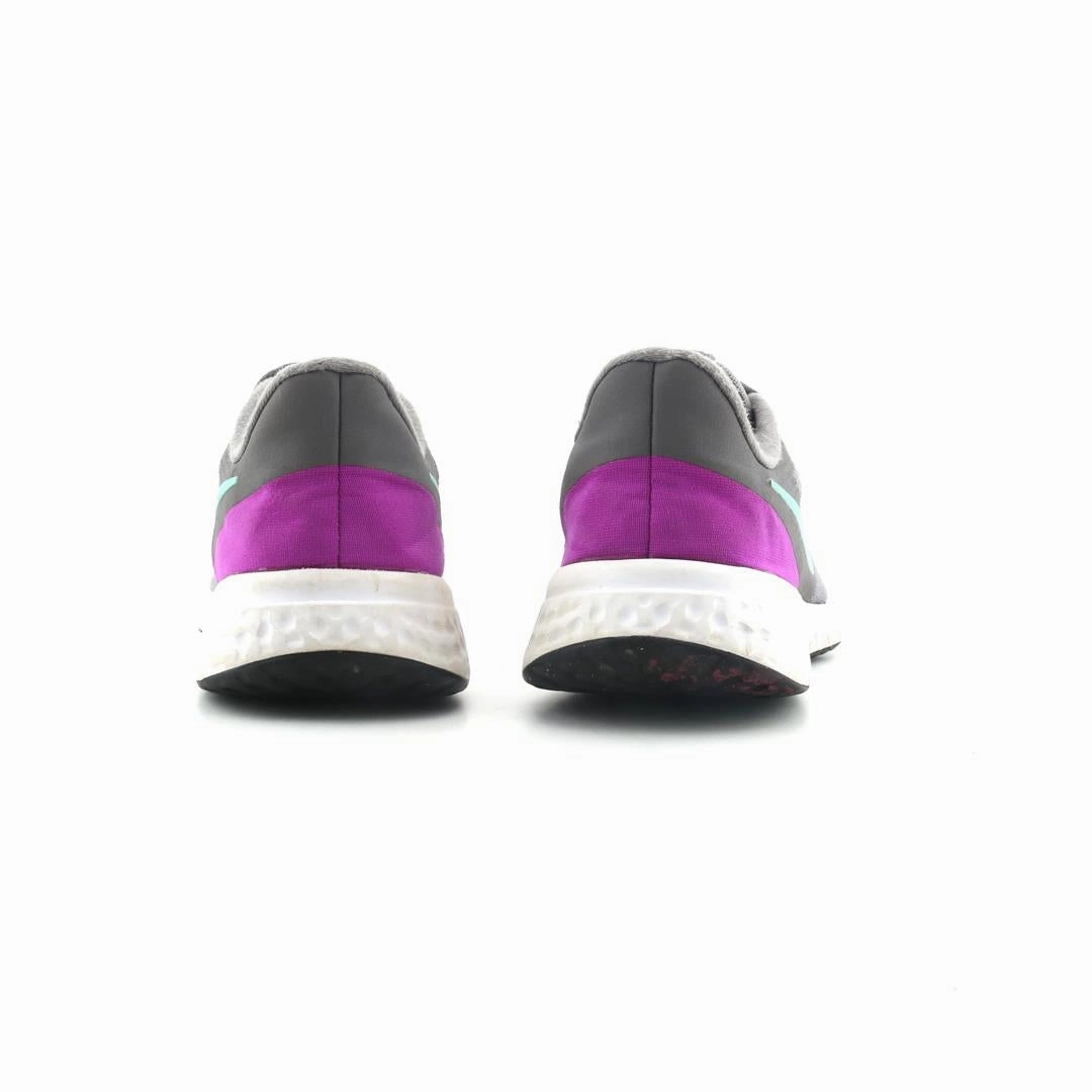 NIKE REVOLUTION 5 Nike performance shoe shots
