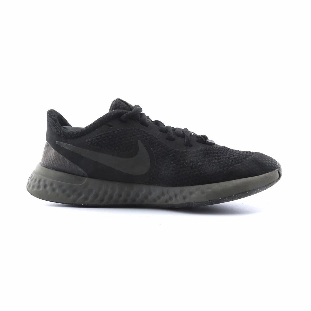NIKE REVOLUTION 5 sleek Nike sneaker angles