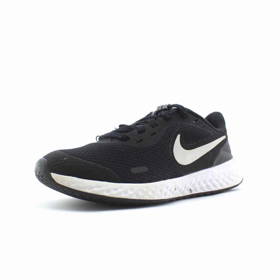 NIKE REVOLUTION 5 vibrant Nike shoe colors
