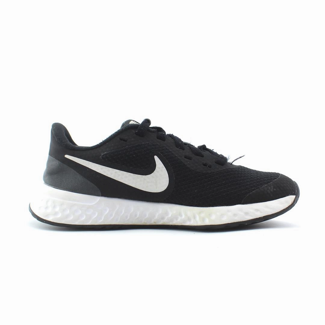 NIKE REVOLUTION 5 vibrant Nike shoe colors