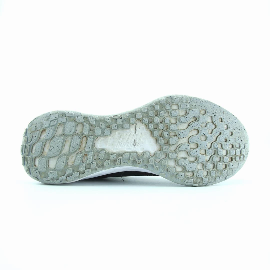 NIKE REVOLUTION 6 Nike running shoe close-ups