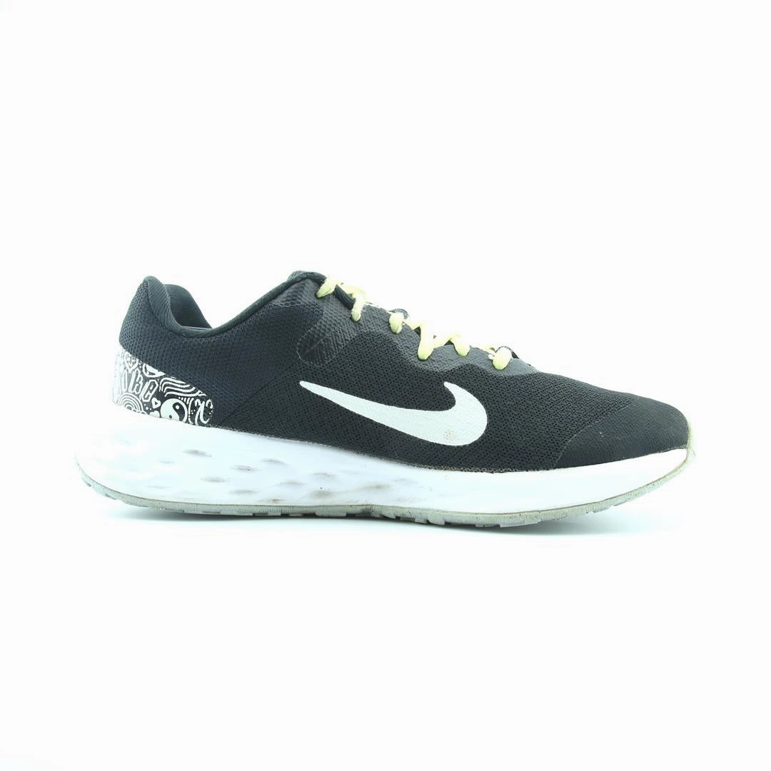 NIKE REVOLUTION 6 Nike running shoe close-ups