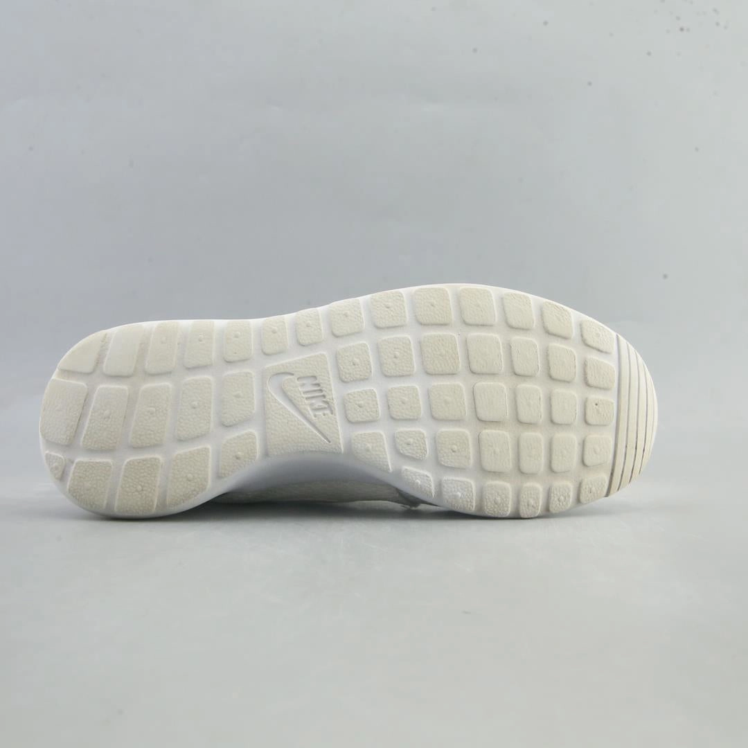NIKE ROSHE ONE classic Nike shoe photos