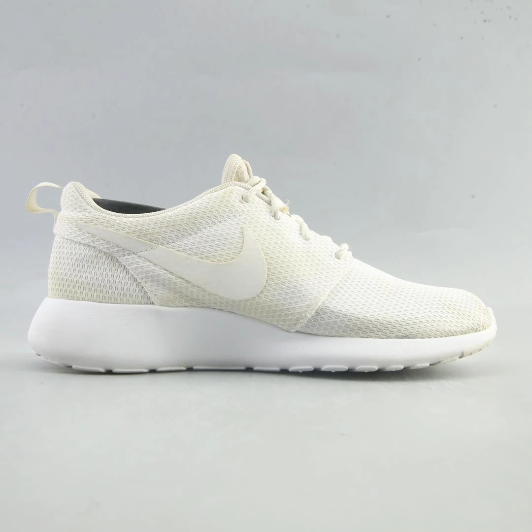 NIKE ROSHE ONE classic Nike shoe photos