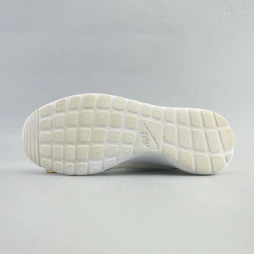 NIKE ROSHE ONE classic Nike shoe photos