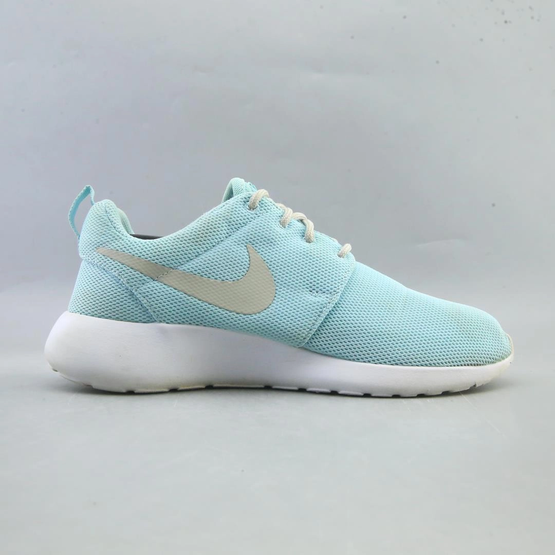 NIKE ROSHE ONE classic Nike shoe photos
