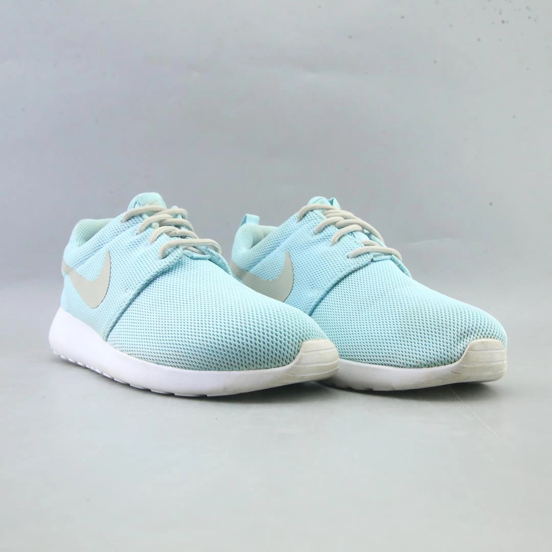NIKE ROSHE ONE classic Nike shoe photos