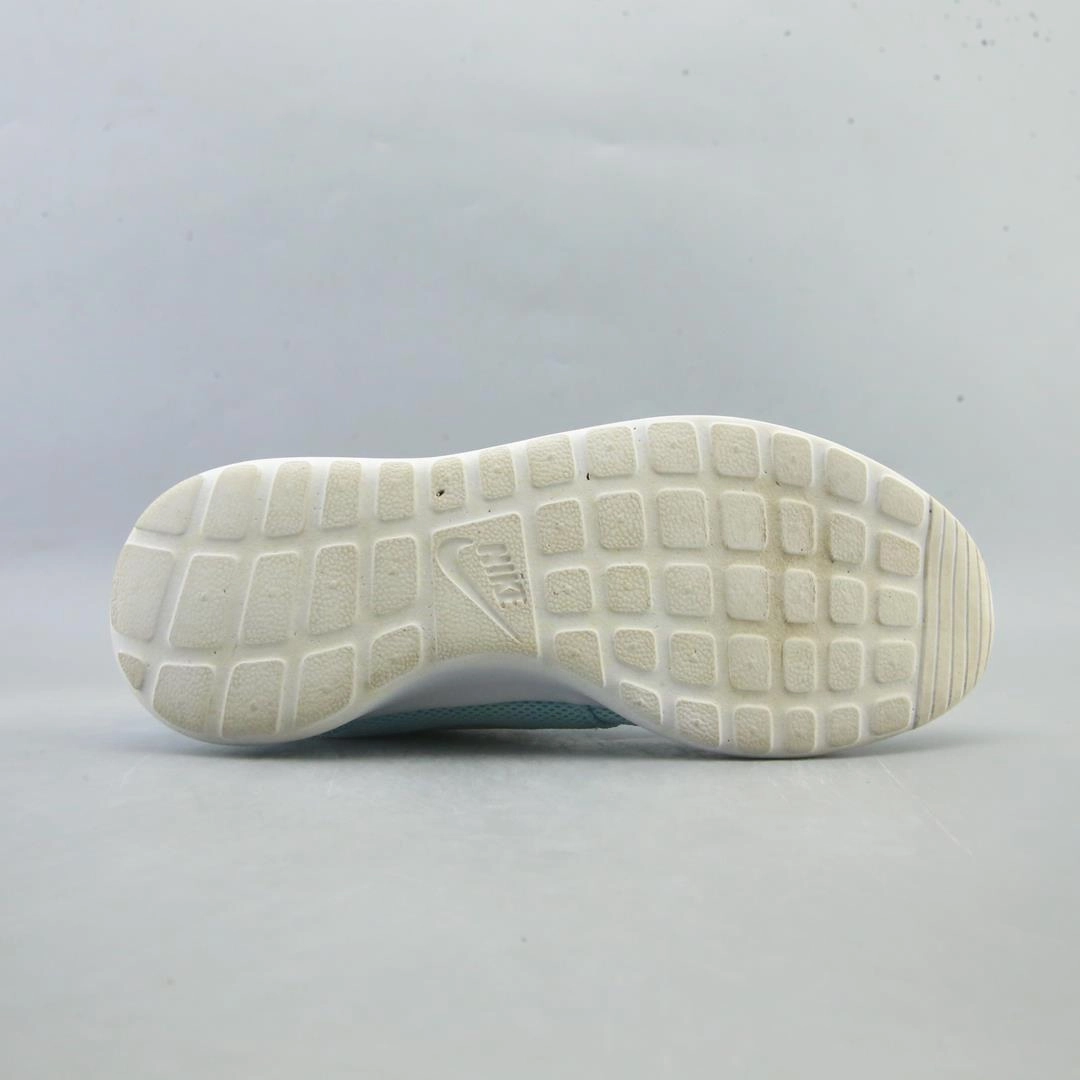 NIKE ROSHE ONE classic Nike shoe photos