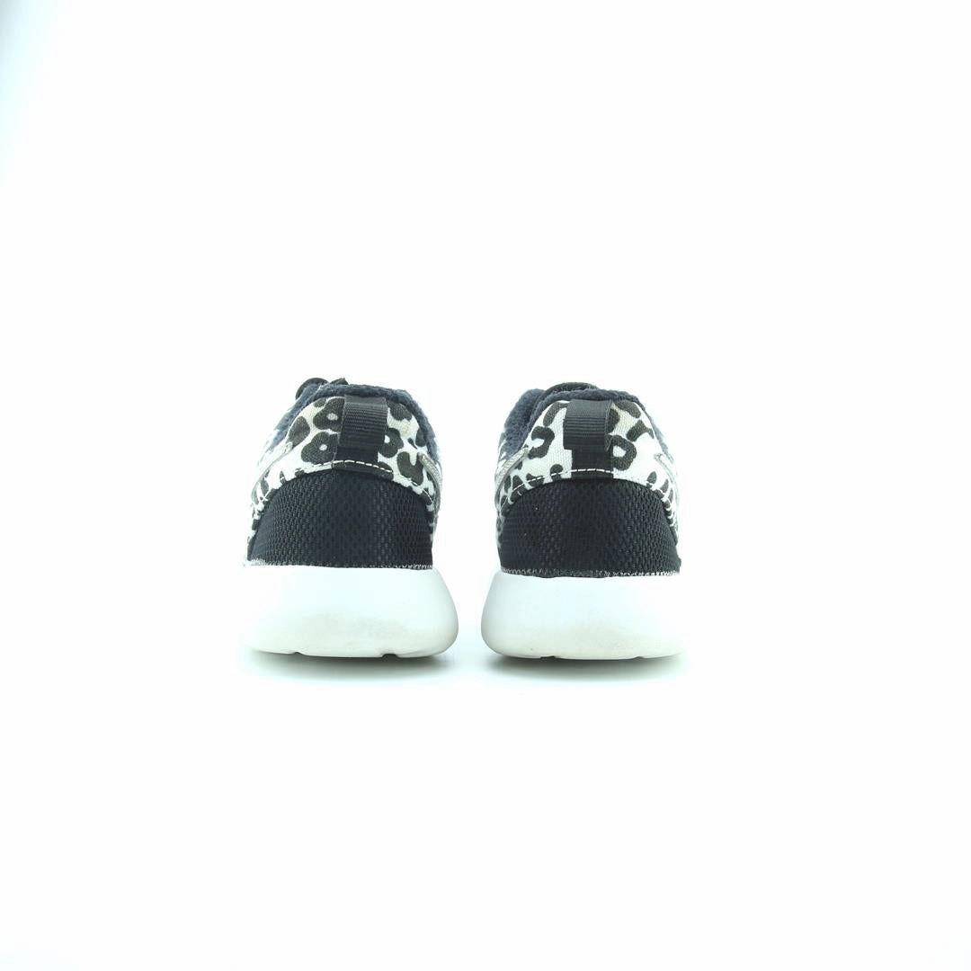 NIKE  ROSHE ONE Nike casual shoe imagery