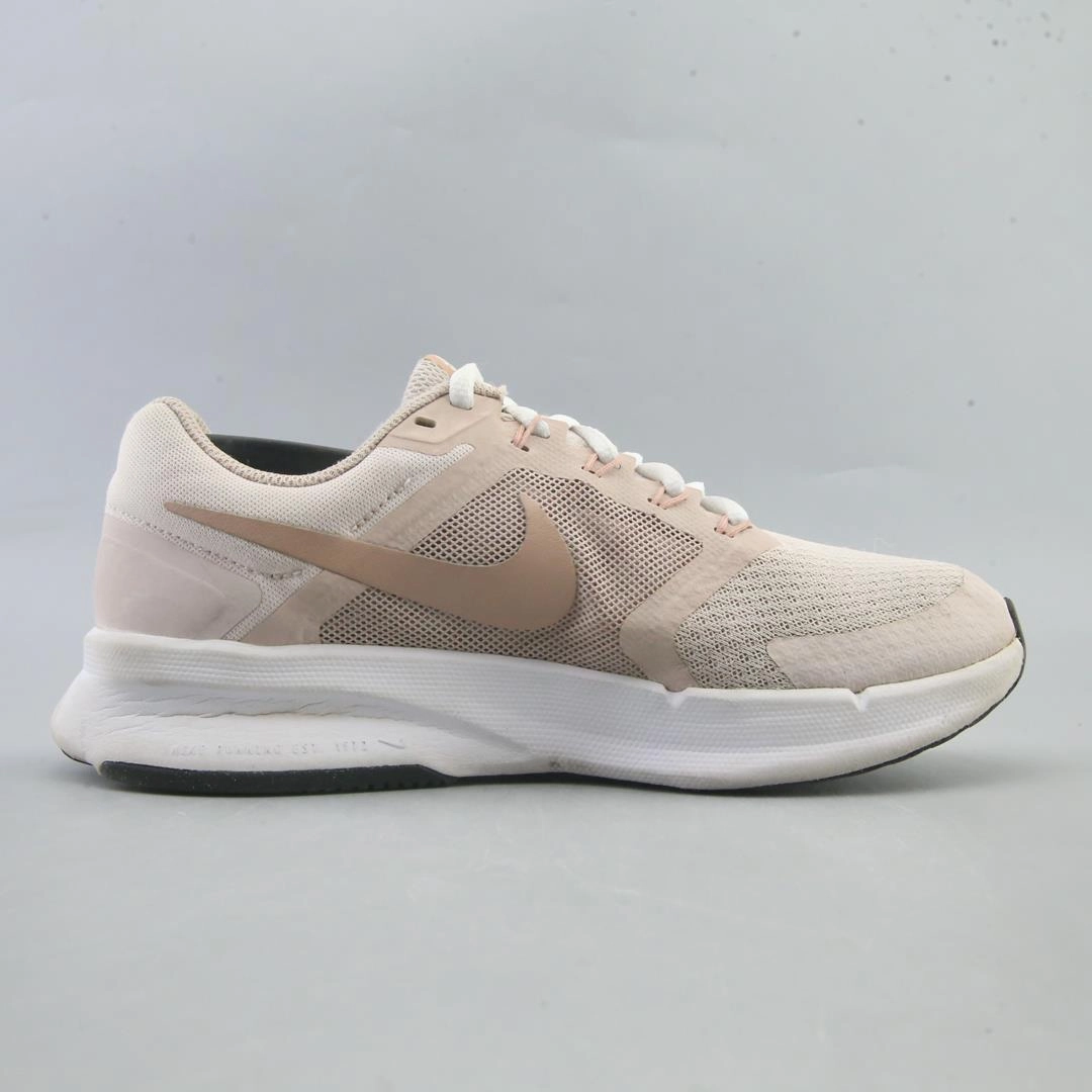 NIKE RUN SWIFT 3 sleek Nike sneaker angles