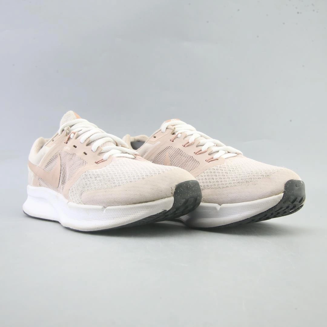 NIKE RUN SWIFT 3 sleek Nike sneaker angles