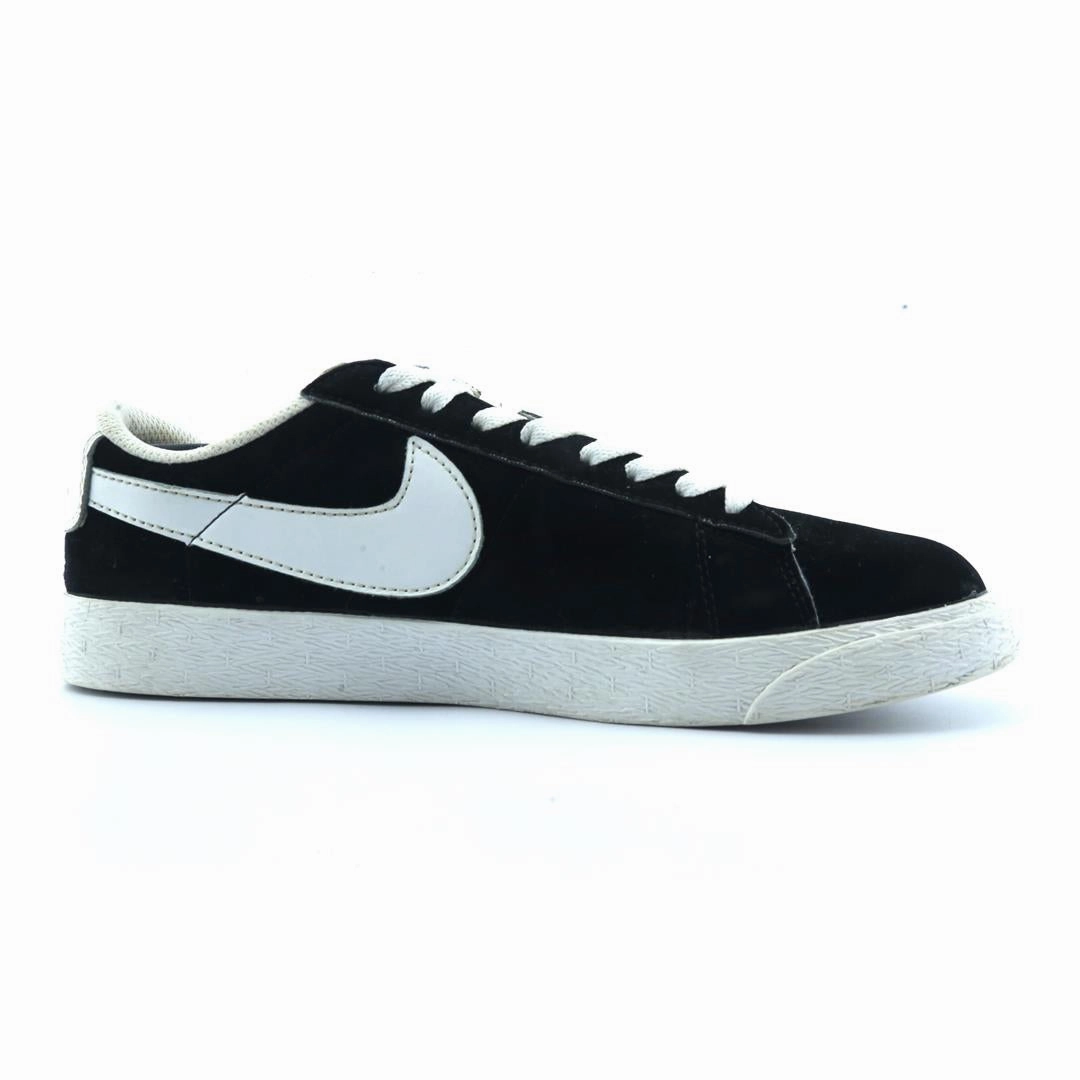 NIKE SB BLAZER LOW Nike running shoe close-ups