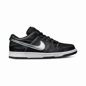 Nike SB Dunk Low Diamond Supply Co. Black Diamond Black Chrome Tropical Twist Nike casual sneakers with modern design