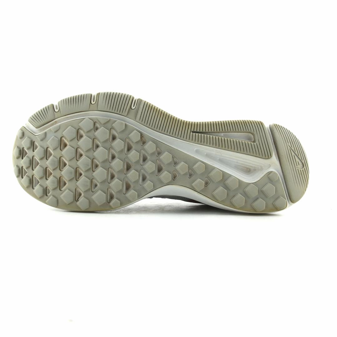 NIKE SWIFT RUN sleek Nike sneaker angles
