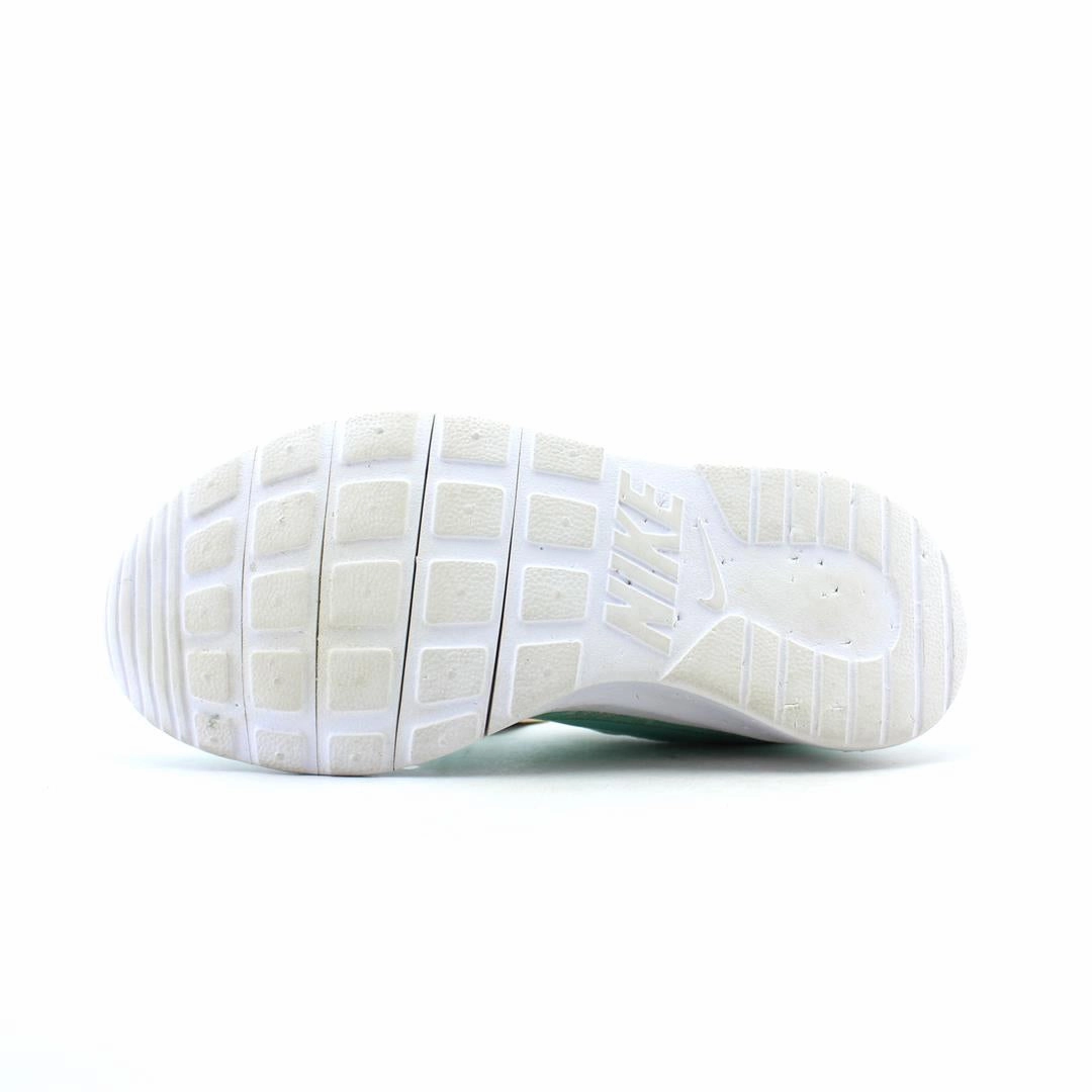 NIKE  TANJUN Nike performance shoe shots