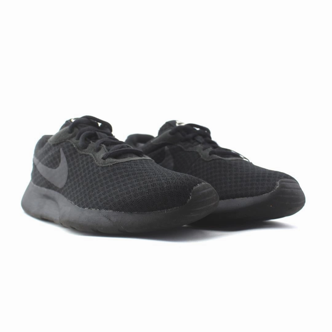 NIKE TANJUN Nike performance shoe shots