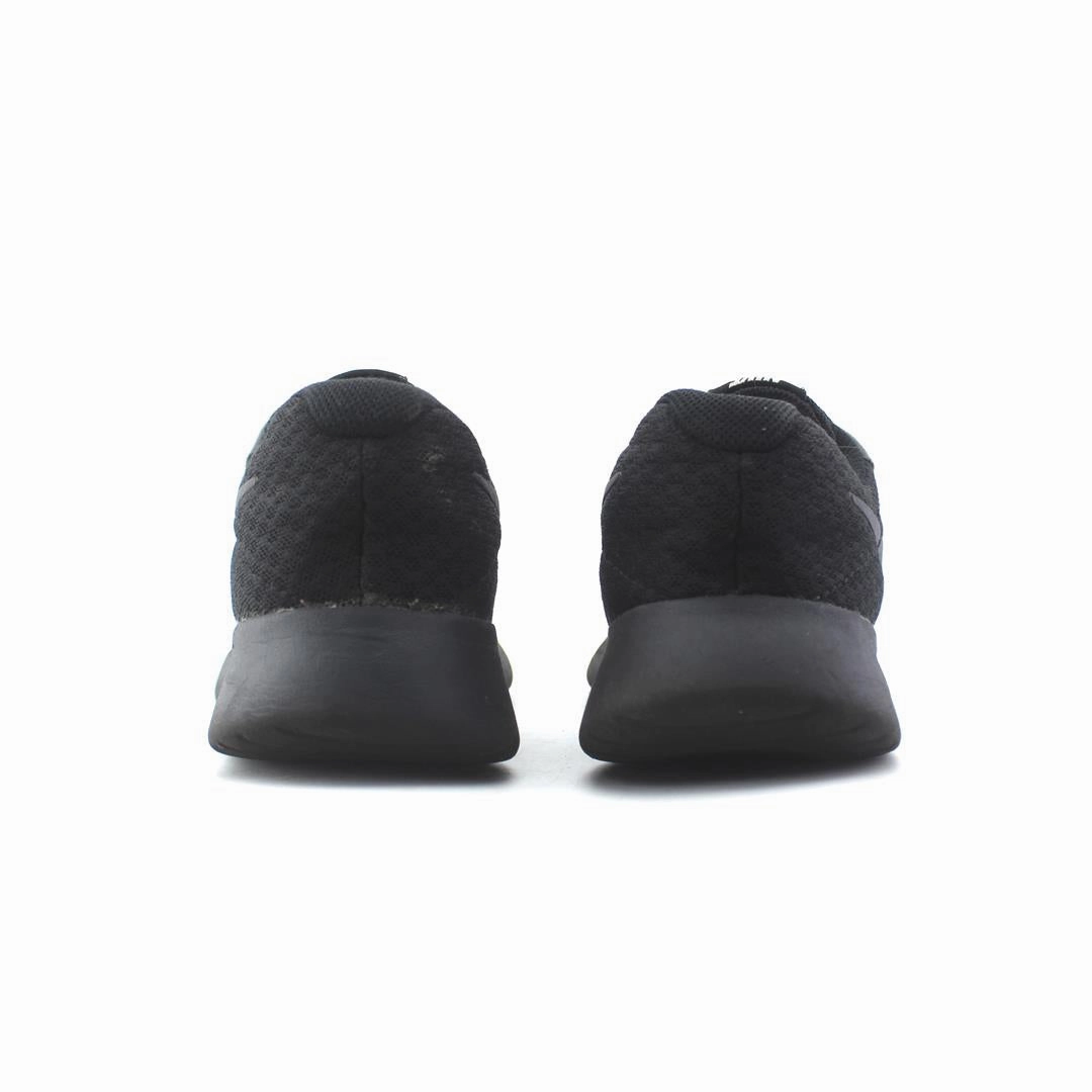 NIKE TANJUN Nike performance shoe shots