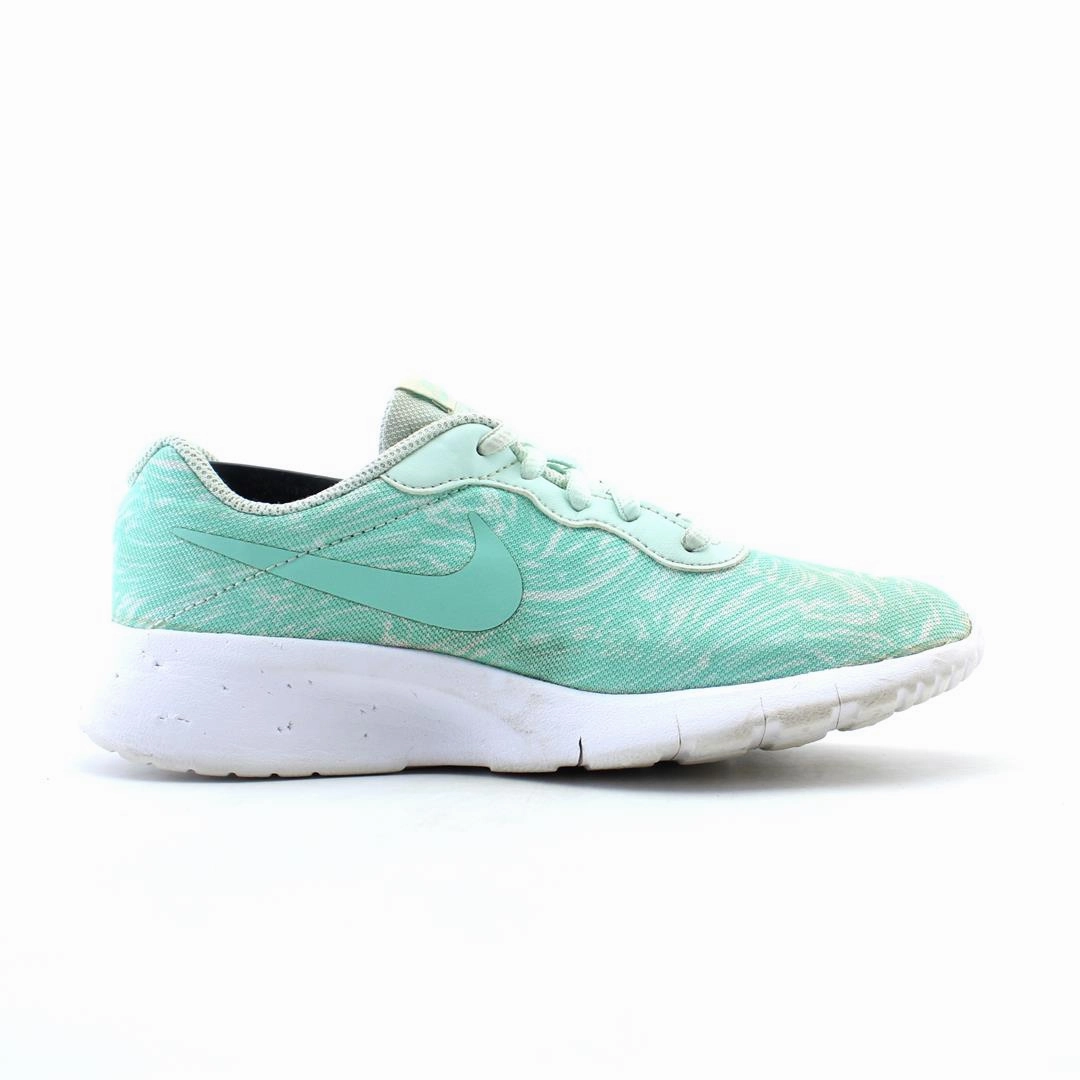 NIKE  TANJUN Nike performance shoe shots