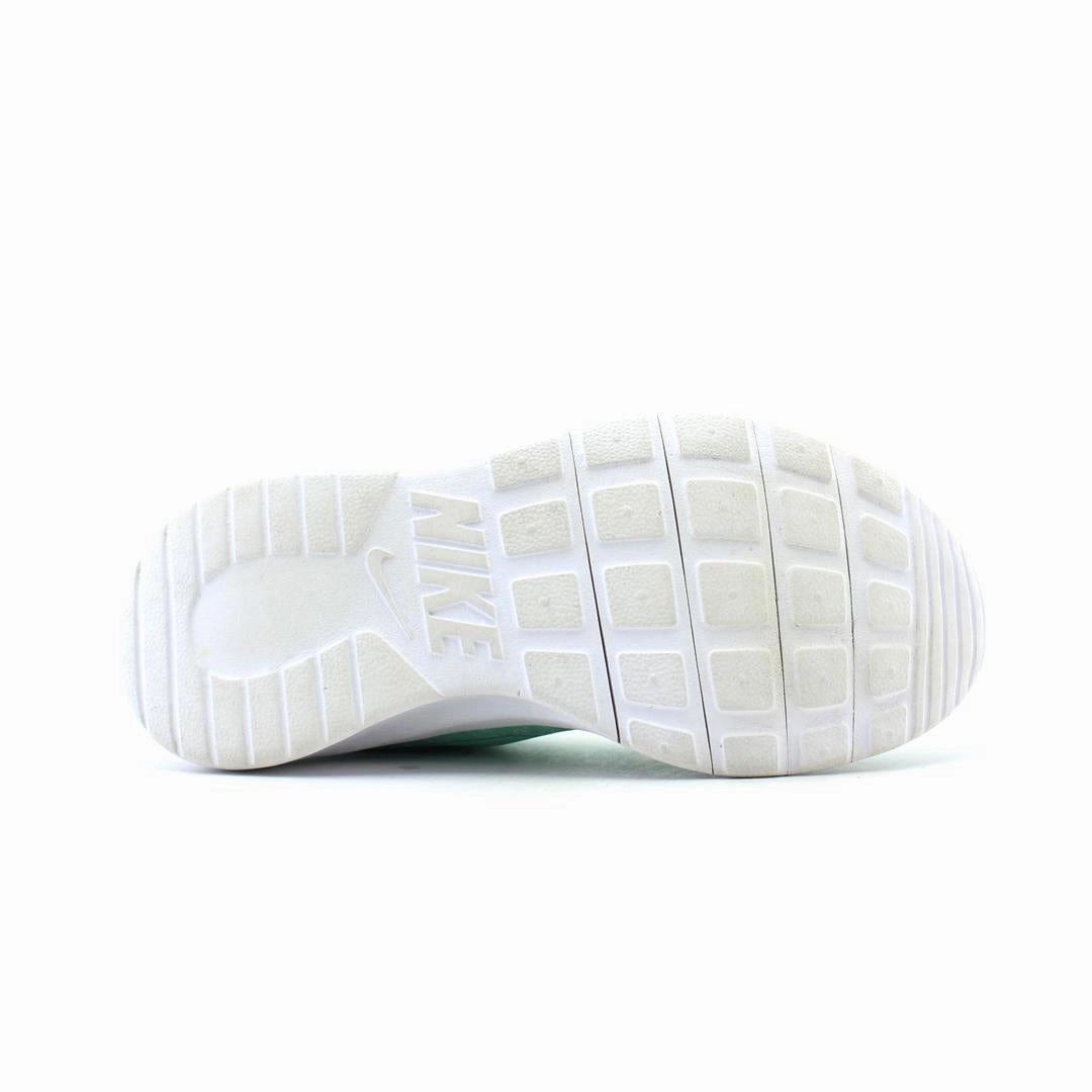 NIKE  TANJUN Nike performance shoe shots