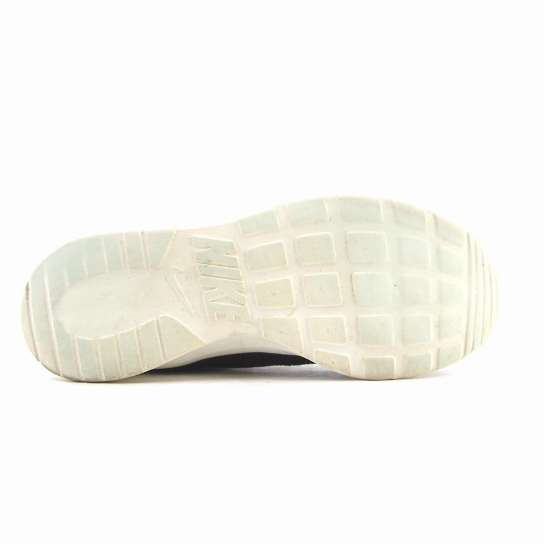 NIKE TANJUN SE vibrant Nike shoe colors