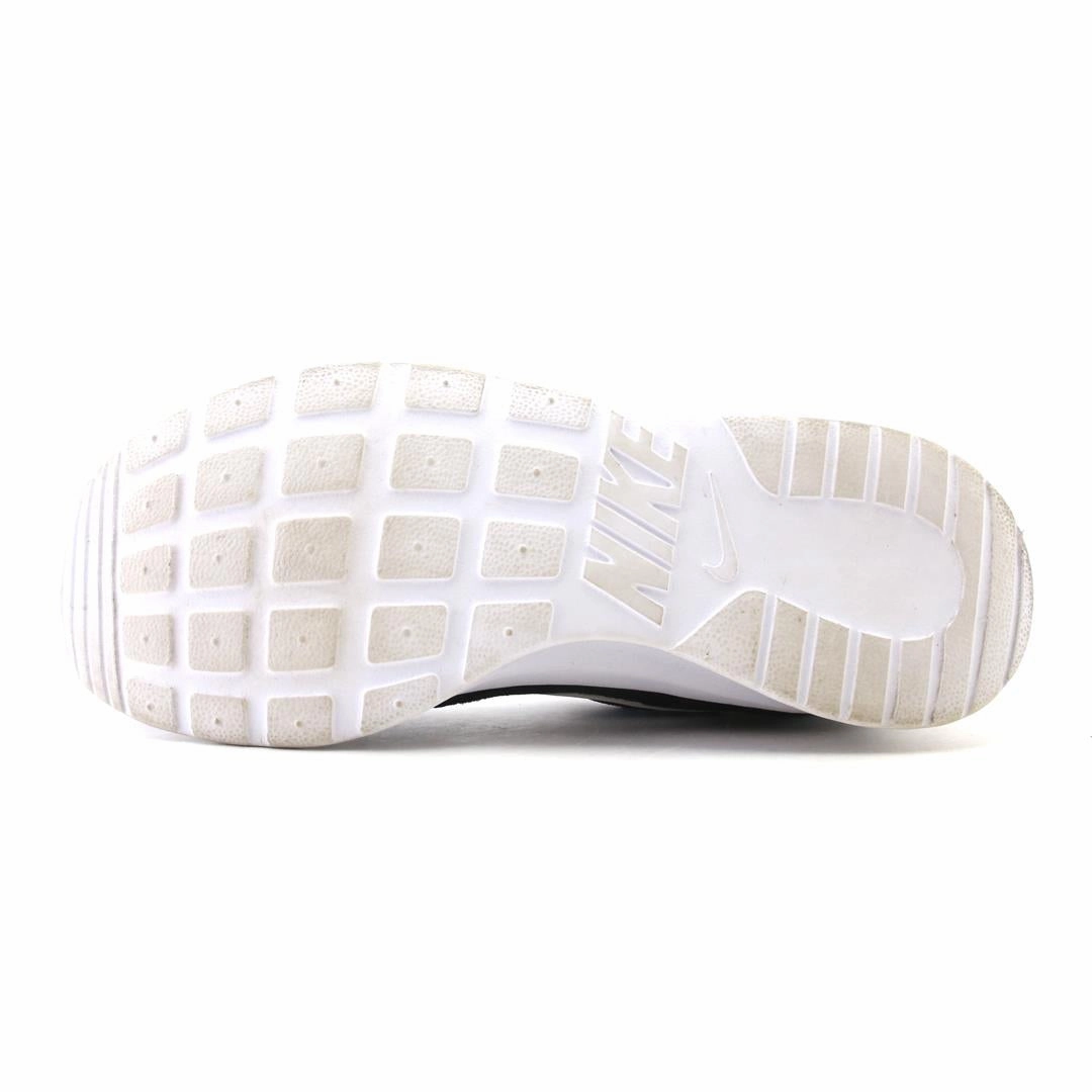 NIKE TANJUN vibrant Nike shoe colors