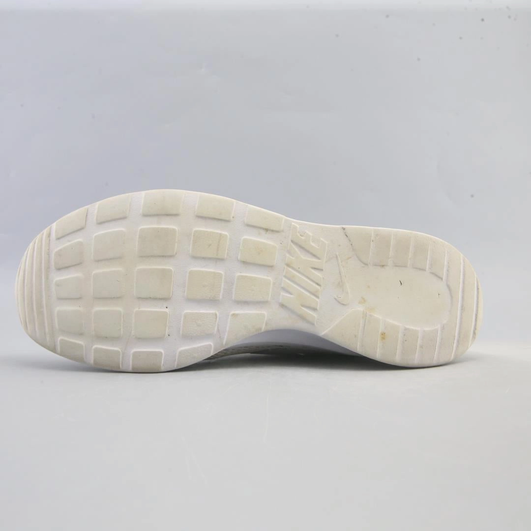 NIKE TANJUN vibrant Nike shoe colors
