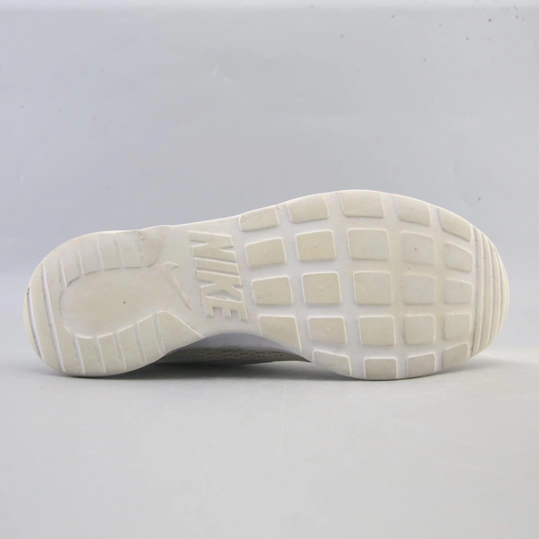 NIKE TANJUN vibrant Nike shoe colors